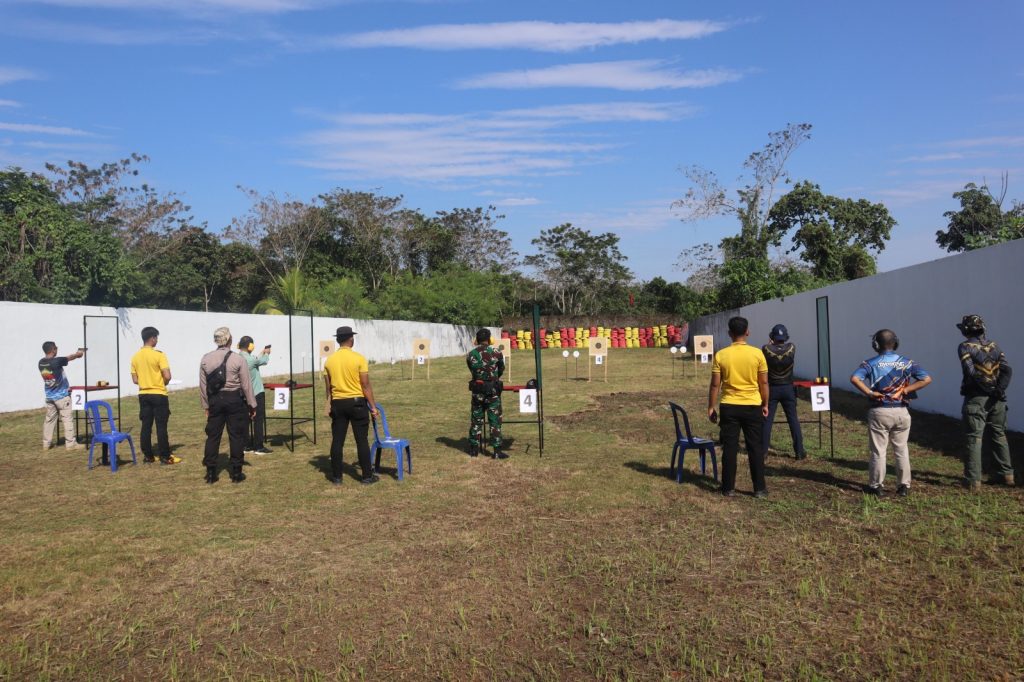 Jalin Sinergitas, Kapolres Gelar Fun Shooting di Lapangan Tembak Polres Way Kanan