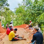 Kelompok Tani Talang Nangke Selebang Terus Semangat Lakukan Gotong Royong Bangun Jalan