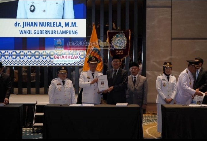 Gubernur Lampung memimpin serahterima jabatan Bupati dan wakil Bupati Pesisir Barat