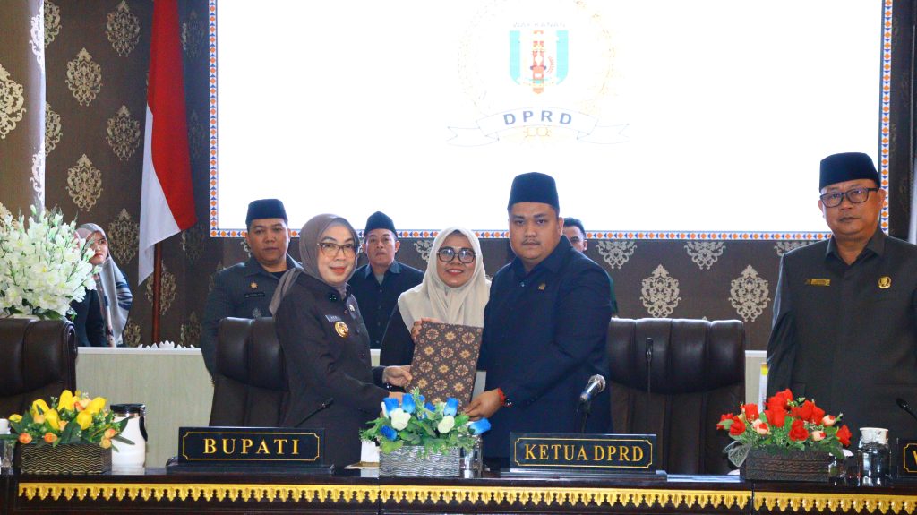 Bupati Ayu Asalasiyah Sampaikan Raperda Tentang Pertanggungjawaban Pelaksanaan APBD Tahun Anggaran 2024