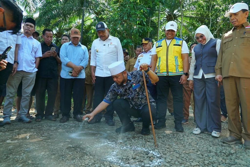 Tepati Janji Kampanye Jalan Mulus ” Gubernur H.Helmi Hasan.SE. Titik Nol Jalan Provinsi Di Kabupaten Seluma.