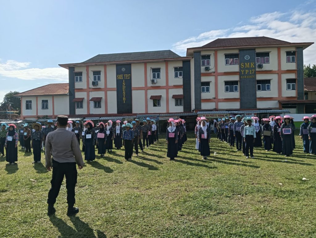 Kasat Binmas Menjadi Narasumber Saat MPLS di SMK YP 17 Baradatu