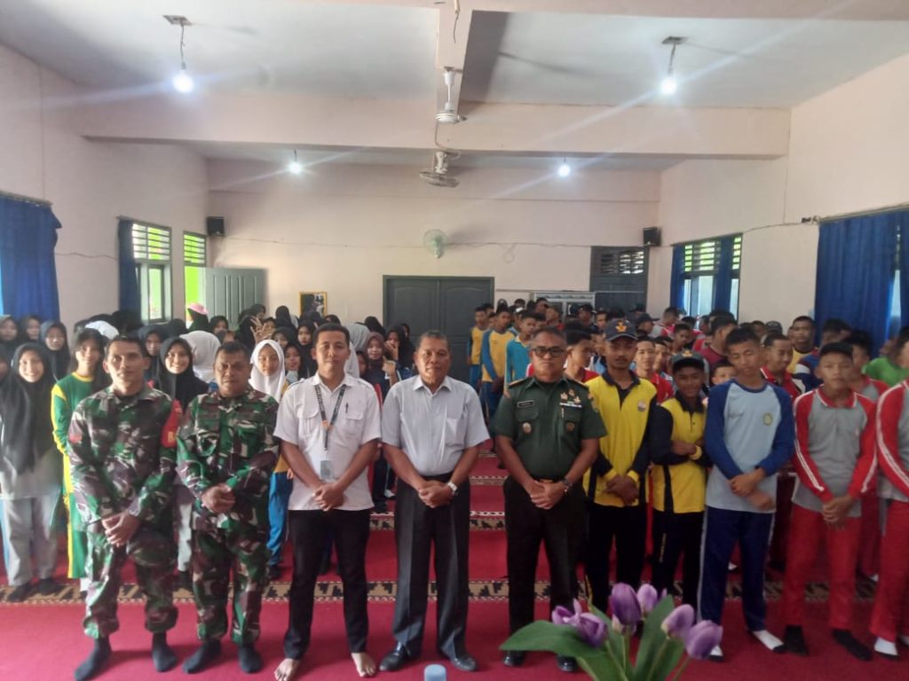 Danramil 427-06/Baradatu Berikan Wawasan Kebangsaan dalam MPLS SMK YP17 Baradatu