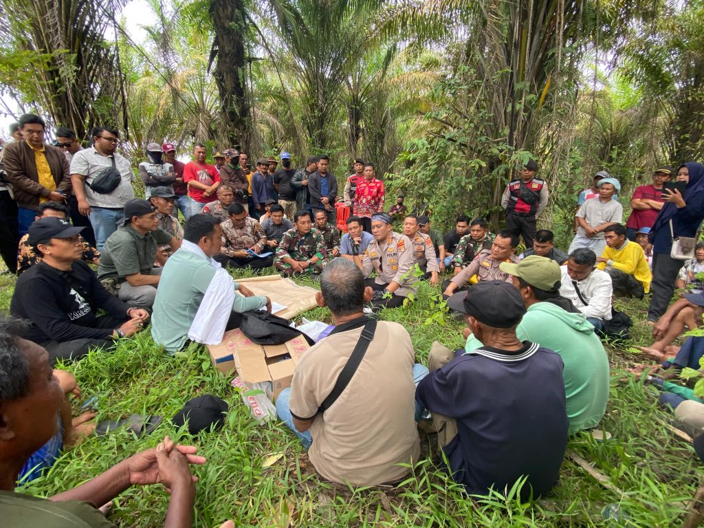 Sambangi Warga Kampung Gedung Jaya, Kapolres Way Kanan Ajak Berkolaborasi Jaga Kamtibmas