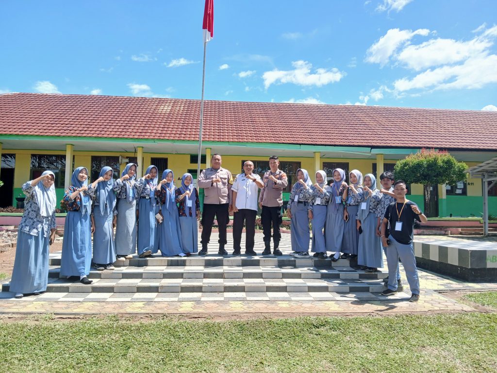 SMAN 1 Sungkai Selatan Laksanakan MPLS Bersama Anggota Polsek dan Puskesmas Ketapang