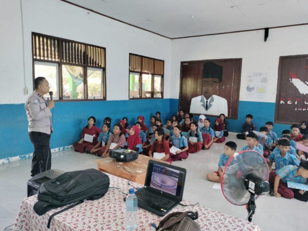 MPLS di SMPN 4 Negeri Agung, Polres Way Kanan Hadir Berikan Materi Pembinaan Kepada Pelajar