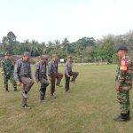 Tingkatkan Kemampuan Linmas, Babinsa Koramil Kasui Berikan Pelatihan