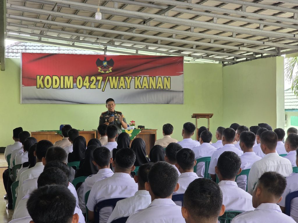 Komandan Kodim 0427/Way Kanan Berikan Pengarahan Kepada Sarjana Penggerak Pembangunan Indonesia (SPPI) BATCH 3 Usai Rampung Latihan Dasar Militer