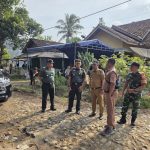 Dandim 0427/Way Kanan Letkol Arm Sigit Windarto, S.Sos, M.Han. Berikan Tali Asih Kepada Korban Kebakaran Rumah