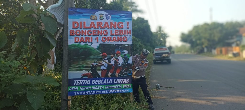 Ops Patuh Krakatau 2025: Polisi Himbau Pengendara Pakai Helm SNI Lewati Banner