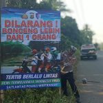 Ops Patuh Krakatau 2025: Polisi Himbau Pengendara Pakai Helm SNI Lewati Banner