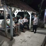 Satbinmas Polres Way Kanan Berikan Pembinaan Kamtibmas di Pos Satkamling Sukamaju