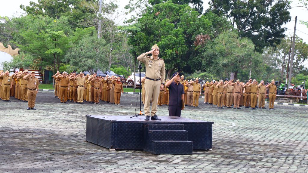 Pemkab Way Kanan Gelar Apel Mingguan di Lapangan Buway Pemuka