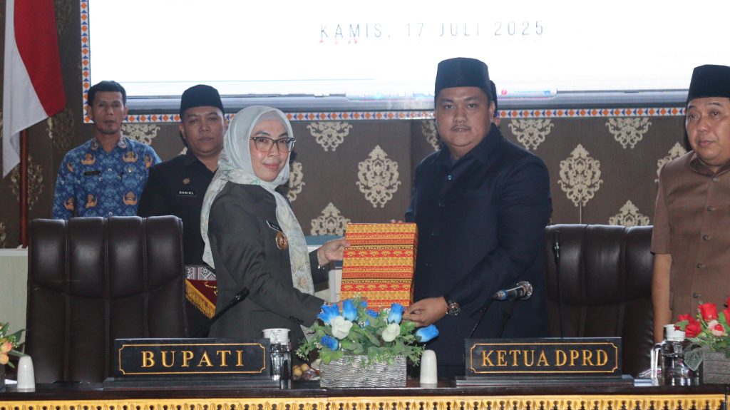 Paripurna DPRD Way Kanan, Bupati Ayu Sampaikan Raperda Perubahan APBD Tahun Anggaran 2025
