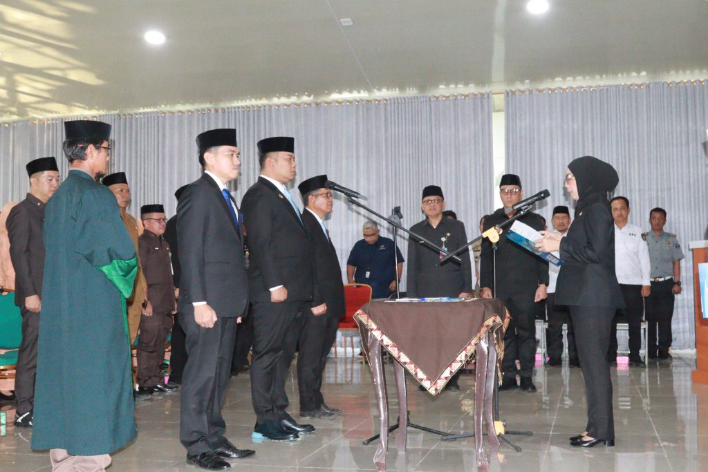 Machiavelli Resmi Dilantik Bupati Ayu Menjadi Sekda Way Kanan
