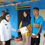 Bupati Way Kanan Tinjau dan Salurkan Bantuan Untuk Korban Kebakaran di Kelurahan Pasar Banjit