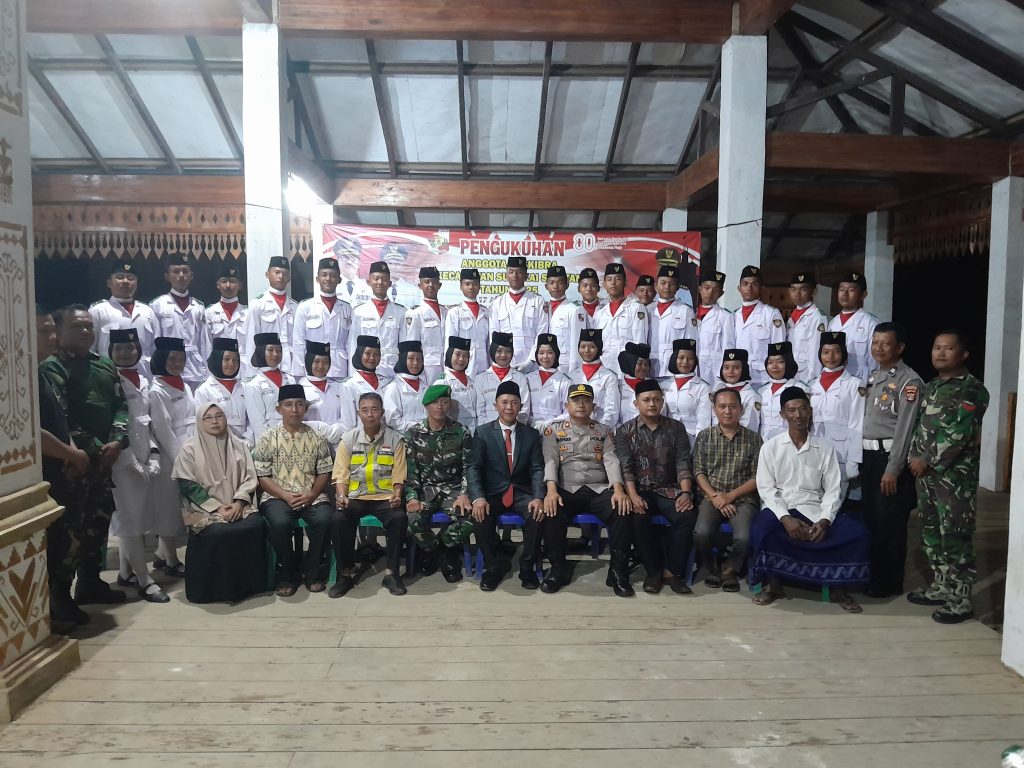 Camat Ediyansyah Kukuhkan 34 Anggota Paskibraka Kecamatan Sungkai Selatan