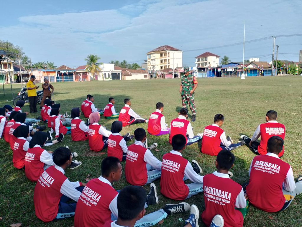 Babinsa Koptu Qori Berikan Motivasi Kepada Calon Paskibra Kecamatan Bumi Agung