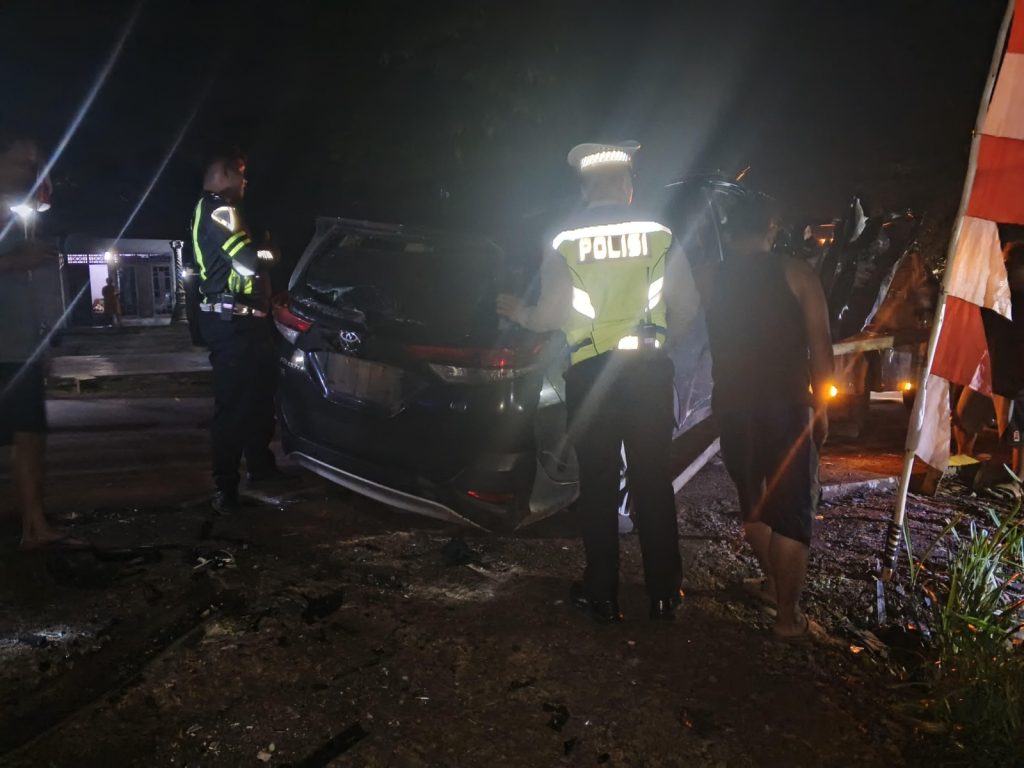 Kasatlantas Polres Way Kanan Datangi Laka Lantas Antara Bus dan Mini Bus Akibatkan Korban Luka di Baradatu