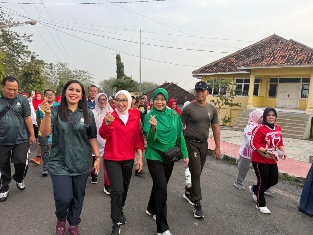 Meriahkan HUT RI Ke-80, Dandim 0427/Way Kanan Ikuti Jalan Santai, Perlombaan, dan Pembagian Doorprize, Bersama Forkopimda