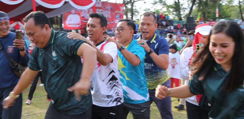 Memeriahkan HUT RI Ke-80, Polres Way Kanan Ikuti Olahraga Bersama Pemkab Way Kanan