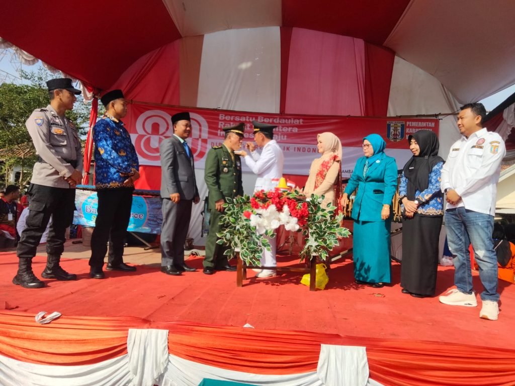 Akhmad Syafari Pimpin Upacara Peringatan HUT RI KE-80 Tahun 2025 Kecamatan Blambangan Umpu