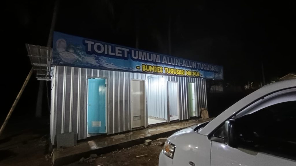 Mudahkan Pengunjung Yang Terus Membludak! Pemdes Tugusari Bangun Sarana Toilet Dan Musholla Di Alun Alun Tugusari Nusantara