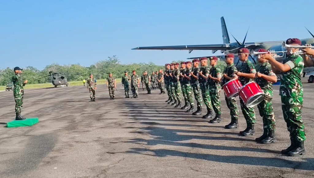 Dandim 0427/Way Kanan Sambut Kedatangan Pangkostrad di Lanud Gatot Soebroto, Way Tuba
