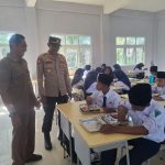 Kapolsek Buay Bahuga Monitoring Pemberian Makan Bergizi Gratis di SMP Al Hikmah Istiqomah