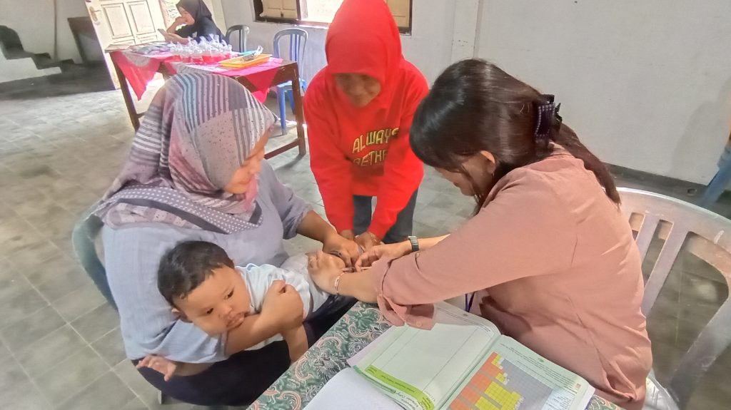 “Jangan Tunggu Sakit! Warga Mertoyudan Ramaikan Posyandu dan Posbindu”