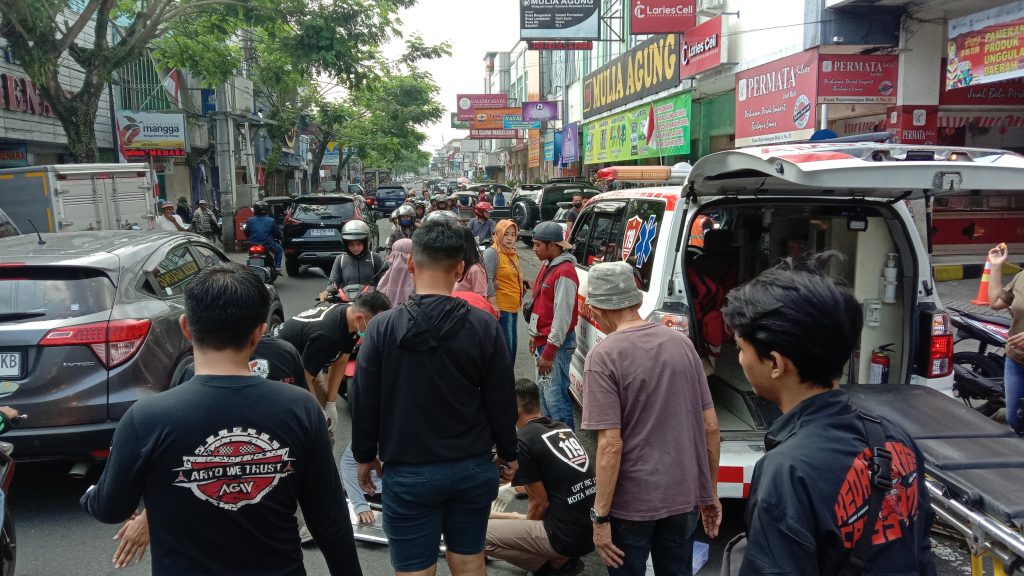 “Hantam dari Arah Berlawanan, Dua Pemotor Perempuan Tersungkur di Depan Pasar Rejowinangun”