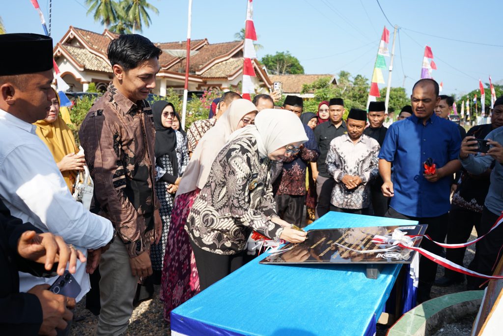 Bupati Way Kanan Resmikan Tugu Kujang Kembar dan Paguyuban Sadulur Pasundan