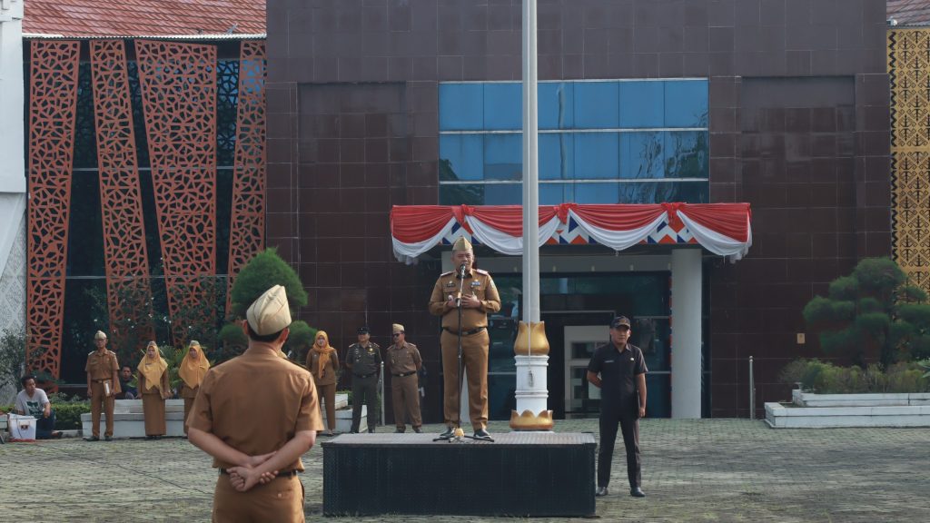 Sekda Machiavelli Pimpin Apel Mingguan di Lingkup Pemkab Way Kanan