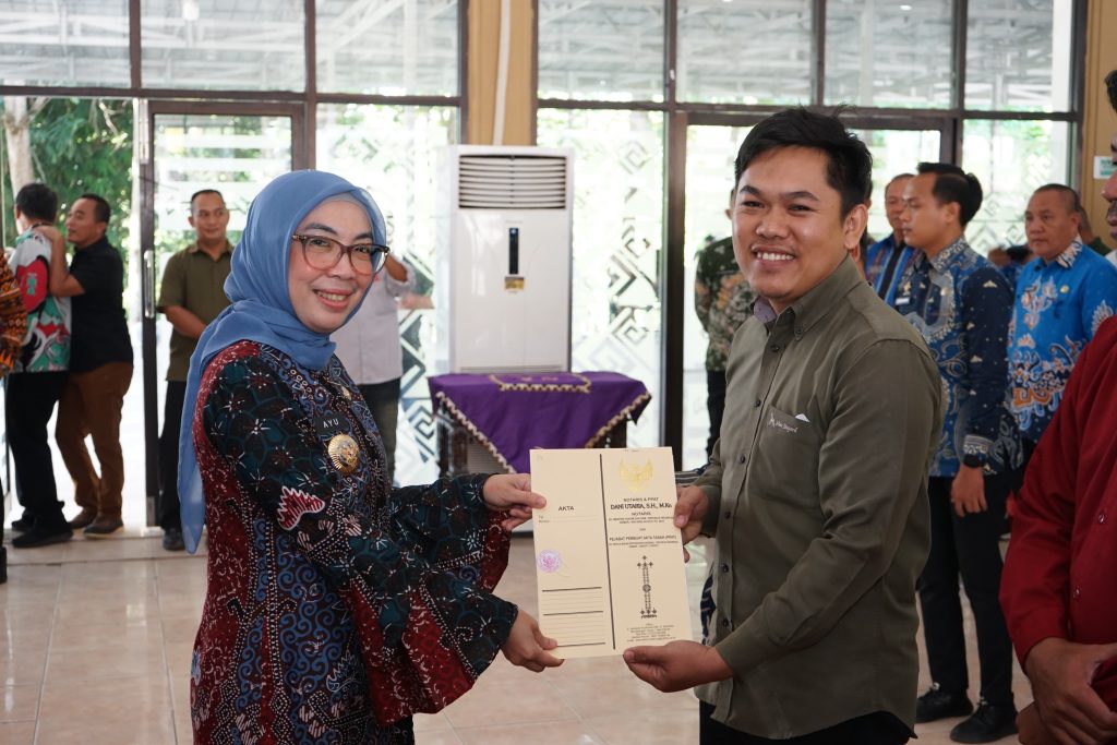 Way Kanan Jadi Percontohan Nasional Koperasi Desa Merah Putih, Bupati Ayu Serahkan Bantuan Hukum