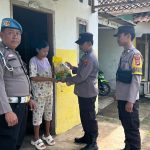 Polri Untuk Masyarakat, Kapolres Way Kanan Salurkan Bansos Kepada Warga di Umpu Semenguk