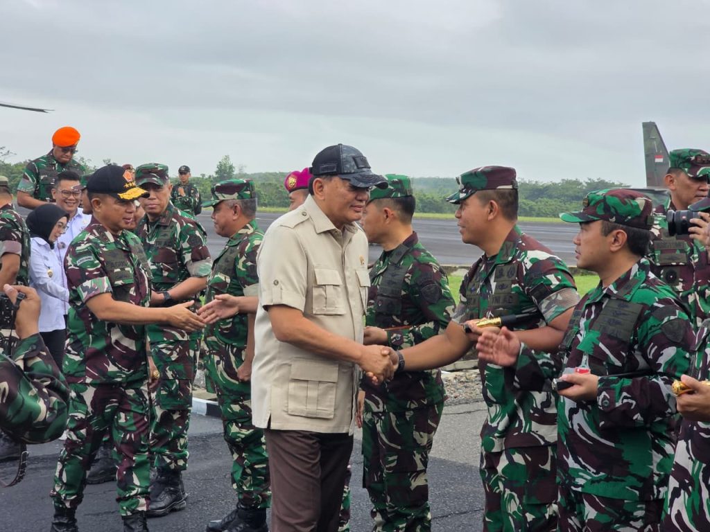 Menhan RI dan Panglima TNI Tiba di Kabupaten Way Kanan – Dandim 0427/Way Kanan Laksanakan Penyambutan di Lanudad Gatot Soebroto Way Tuba