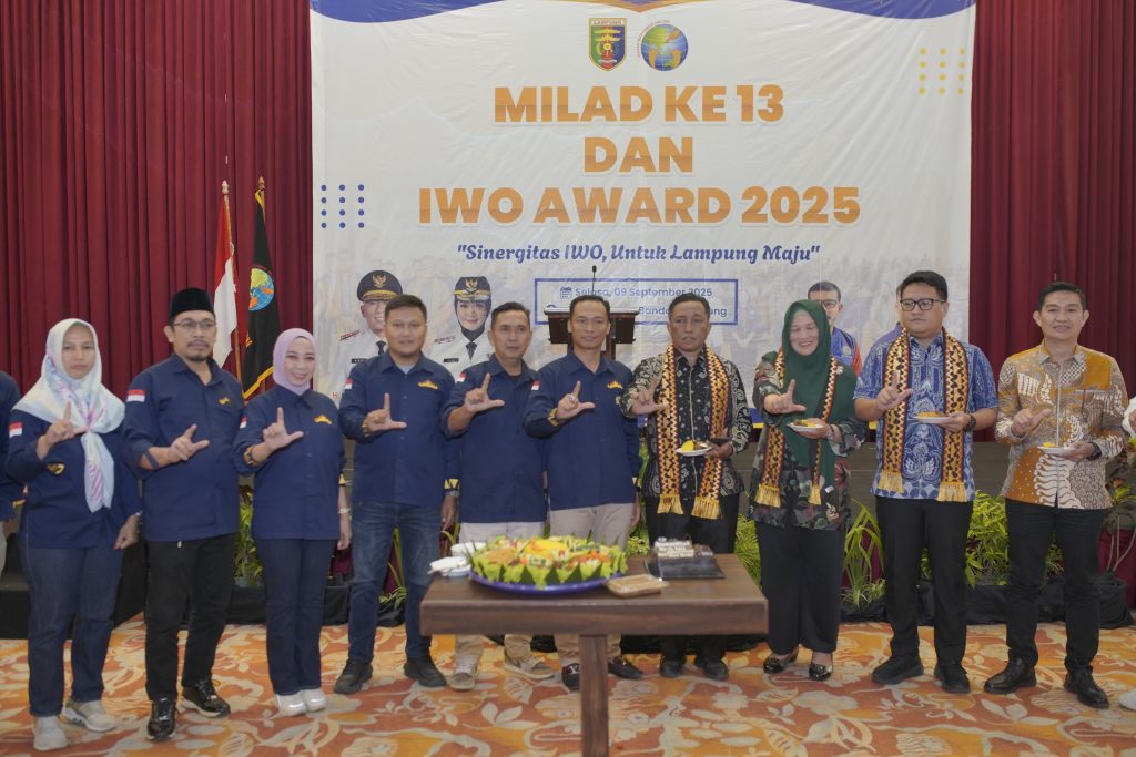 Milad ke-13, IWO Lampung Beri Penghargaan kepada Tokoh Pendorong Percepatan Pembangunan Daerah