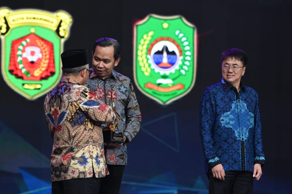 Peduli Pendidikan Dan Kesehatan! Bupati Jember Raih Penghargaan