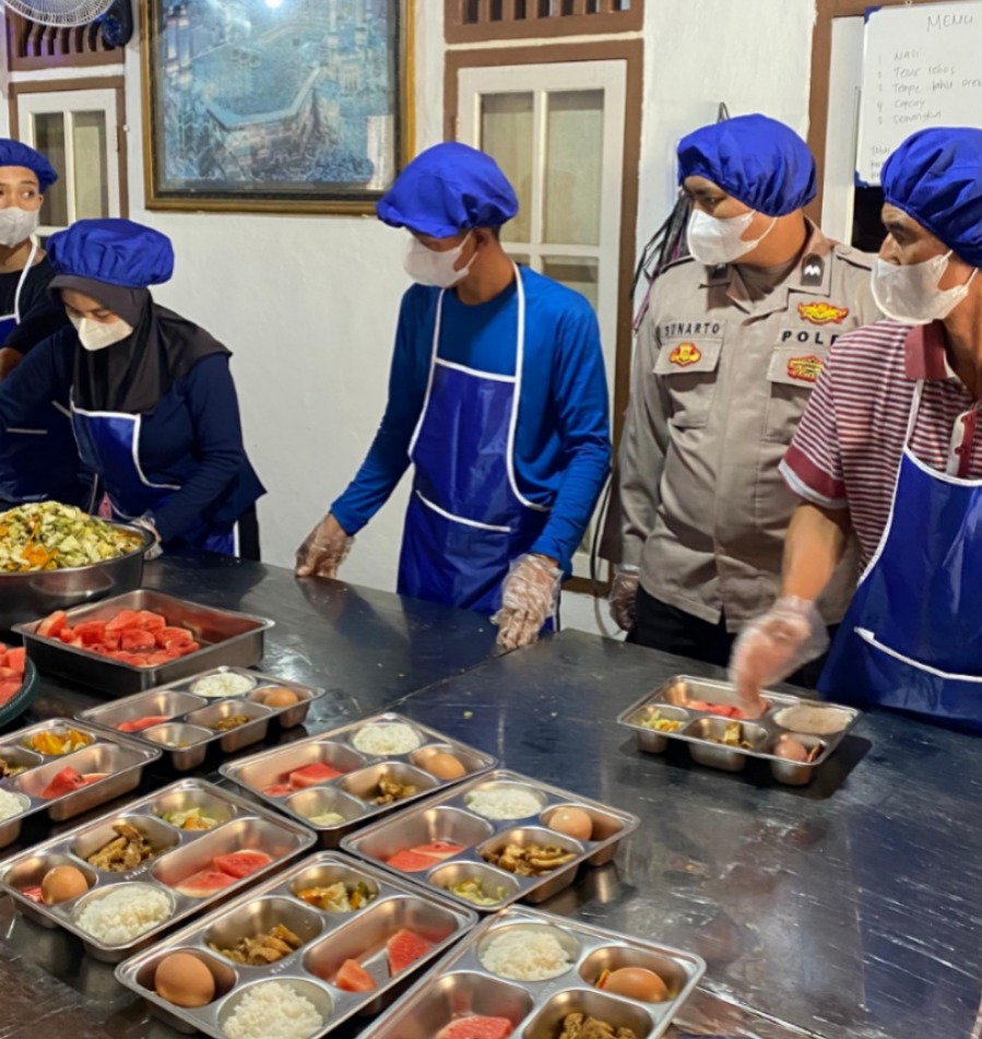 Security Food MBG di Banjit, Sidokkes Polres Way Kanan Pastikan Menu Makanan Siap Disajikan