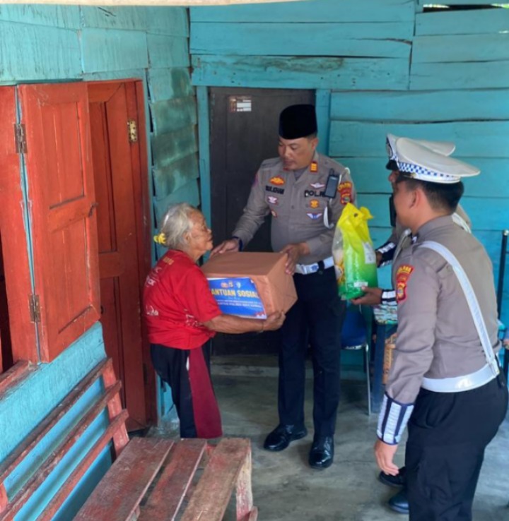 Wujudkan Kepedulian Sosial, Satlantas Polres Way Kanan Gelar Aksi Jum’at Berkah