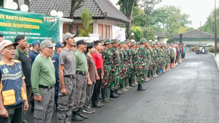 HUT TNI ke-80 & Kodam IV Diponegoro ke-75, TNI dan Pemkot Magelang Gelar “Karya Bhakti Satnonkorwil” Bersih Kali Kota