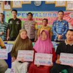 Peratin Way Napal Bagikan BLT-DD Kepada 17 Penerima Manfaat