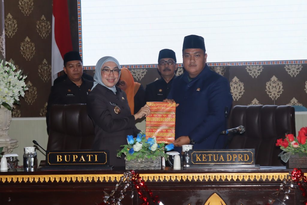 Rapat Paripurna DPRD Way Kanan, Bupati Ayu Sampaikan Raperda APBD T.A 2026