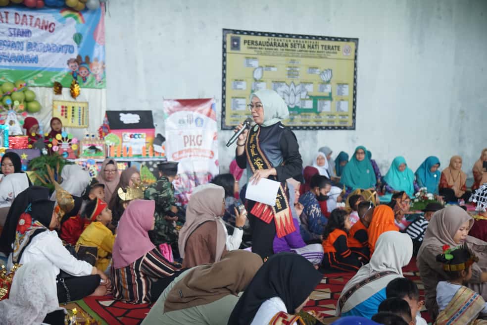 Bupati Ayu Asalasiyah Dorong Peran Orang Tua Dalam Gebyar Seni dan Kreativitas PAUD Way Kanan 2025