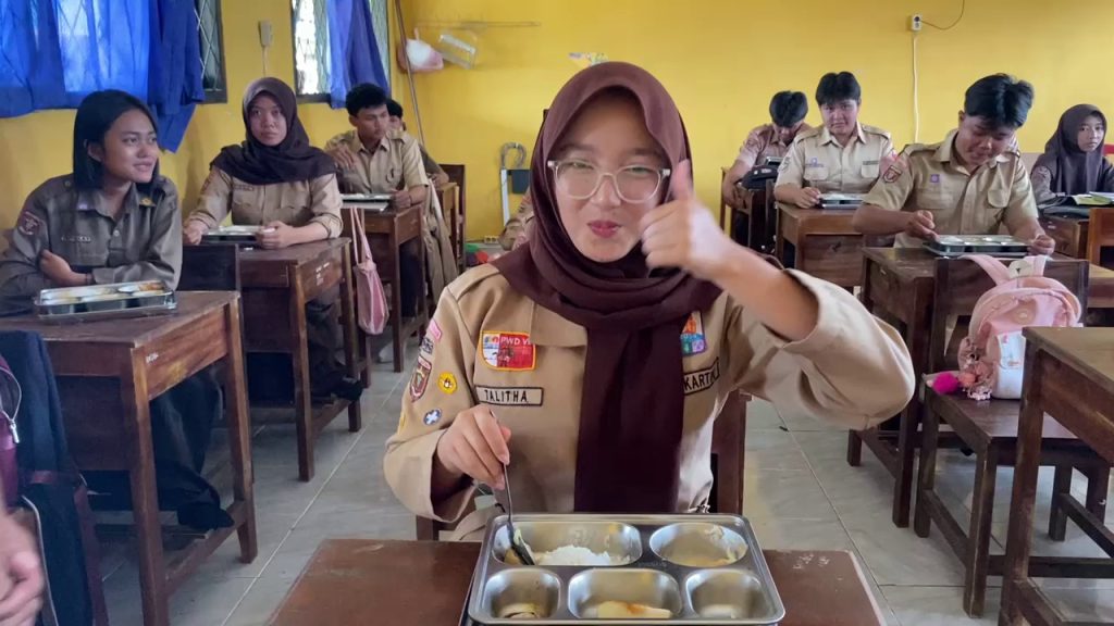 Program MBG Polres Way Kanan: Siswa Ungkapkan Terima Kasih Kepada Polri dan Senang Bisa Hemat Uang Jajan