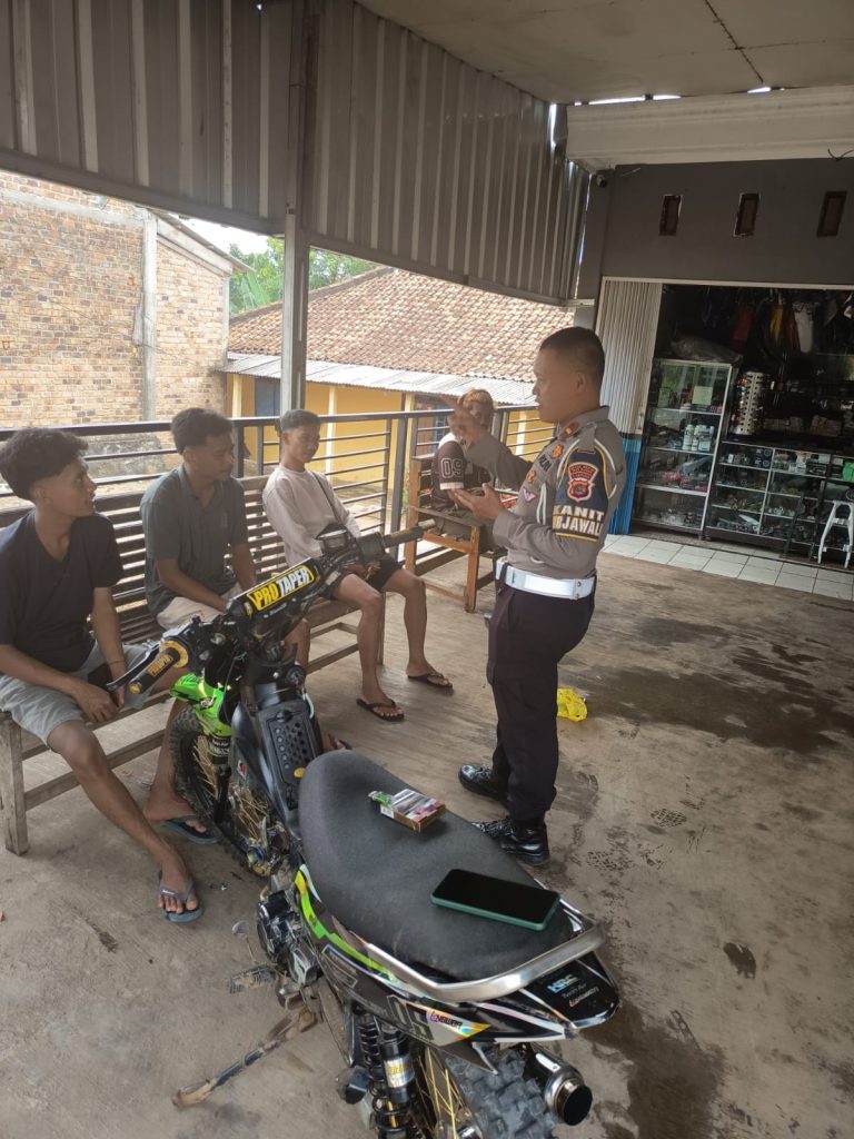 Polantas Menyapa Dorong Peran Aktif Masyarakat Tingkatkan Kesadaran Berlalu Lintas di Way Kanan