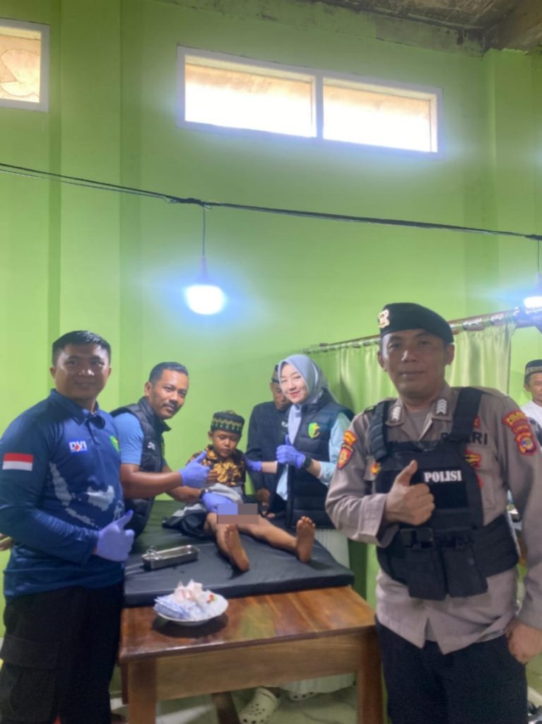 Polres Way Kanan Bakti Sosial Sunatan Massal di Sukosari Baradatu