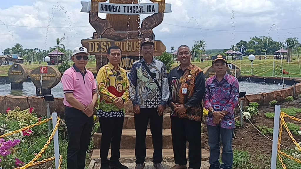 GWI Jember Bersama Kades Tugusari dan Dinas Perikanan Tebar Ribuan Benih Ikan di Sungai Sumberketangi