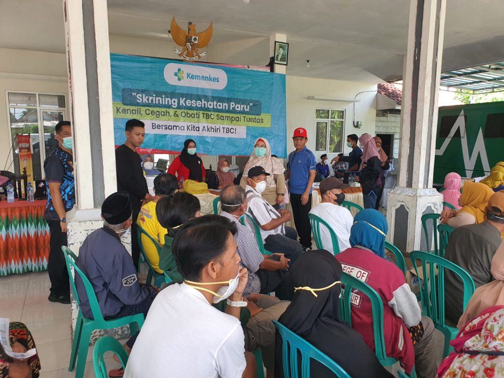 Ratusan Warga Antusias Ikuti Skrining Paru, Dinkes Jember dan Puskesmas Sukorejo Gencarkan Deteksi Dini TBC Di Kecamatan Bangsalsari
