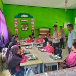 Monitoring MBG di Banjit, Bhabinkamtibmas Pastikan Pemenuhan Gizi Berjalan Efektif dan Bermanfaat